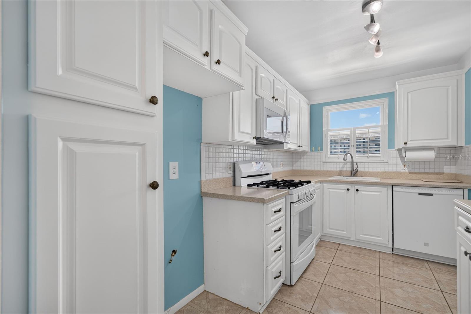 6025 Shore Unit 602, Gulfport, FL 33707