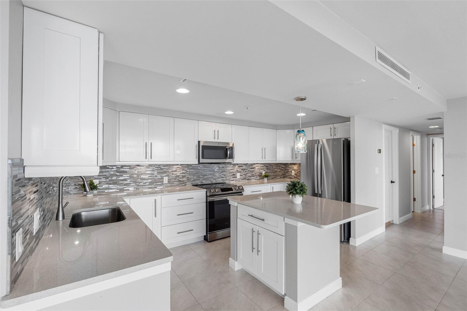 223 Island Unit 7f, Clearwater Beach, FL 33767