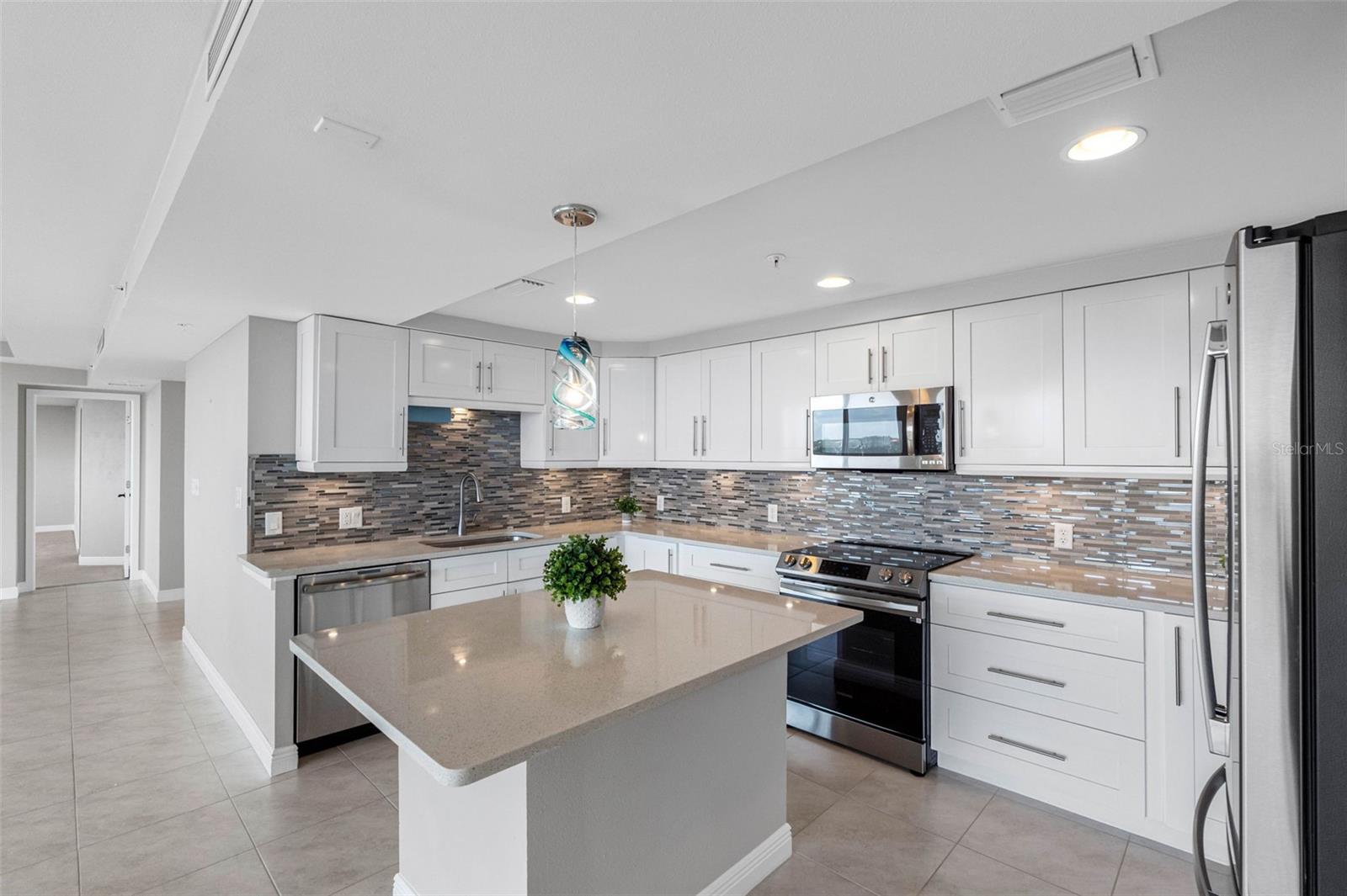 223 Island Unit 7f, Clearwater Beach, FL 33767