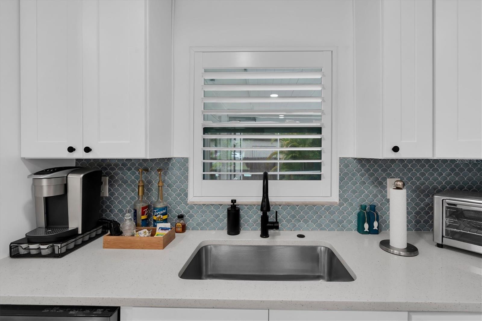 4986 Woodland, St Petersburg, FL 33708