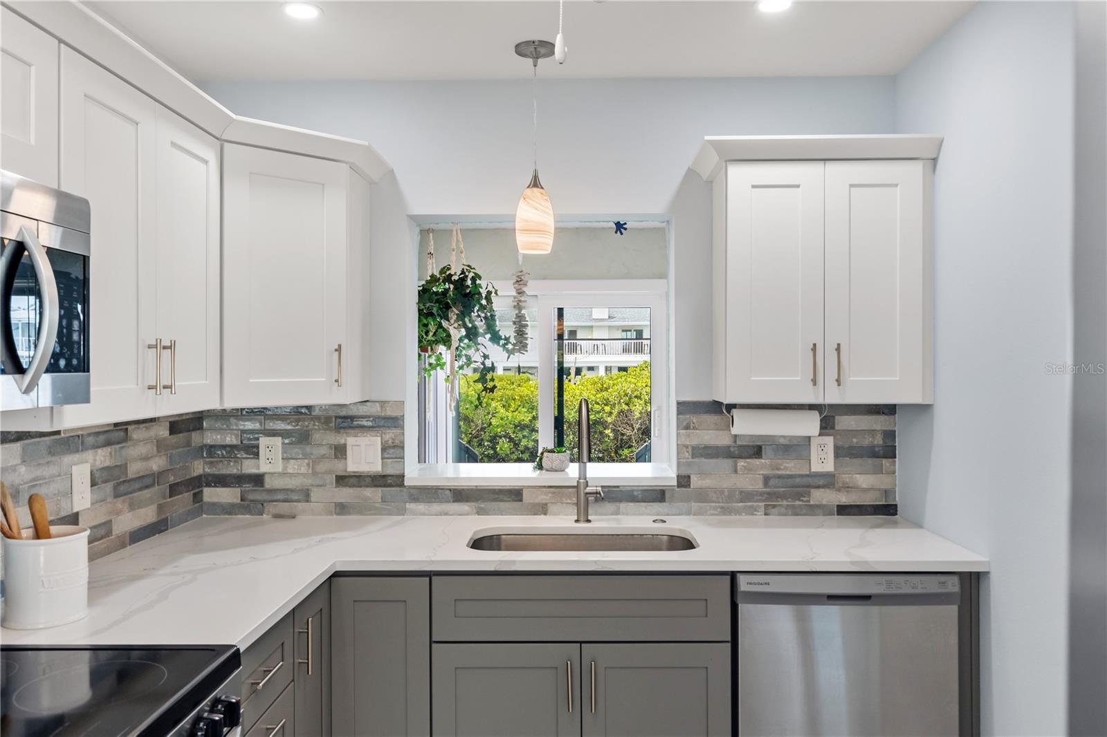 1 Windrush Unit 63, Indian Rocks Beach, FL 33785
