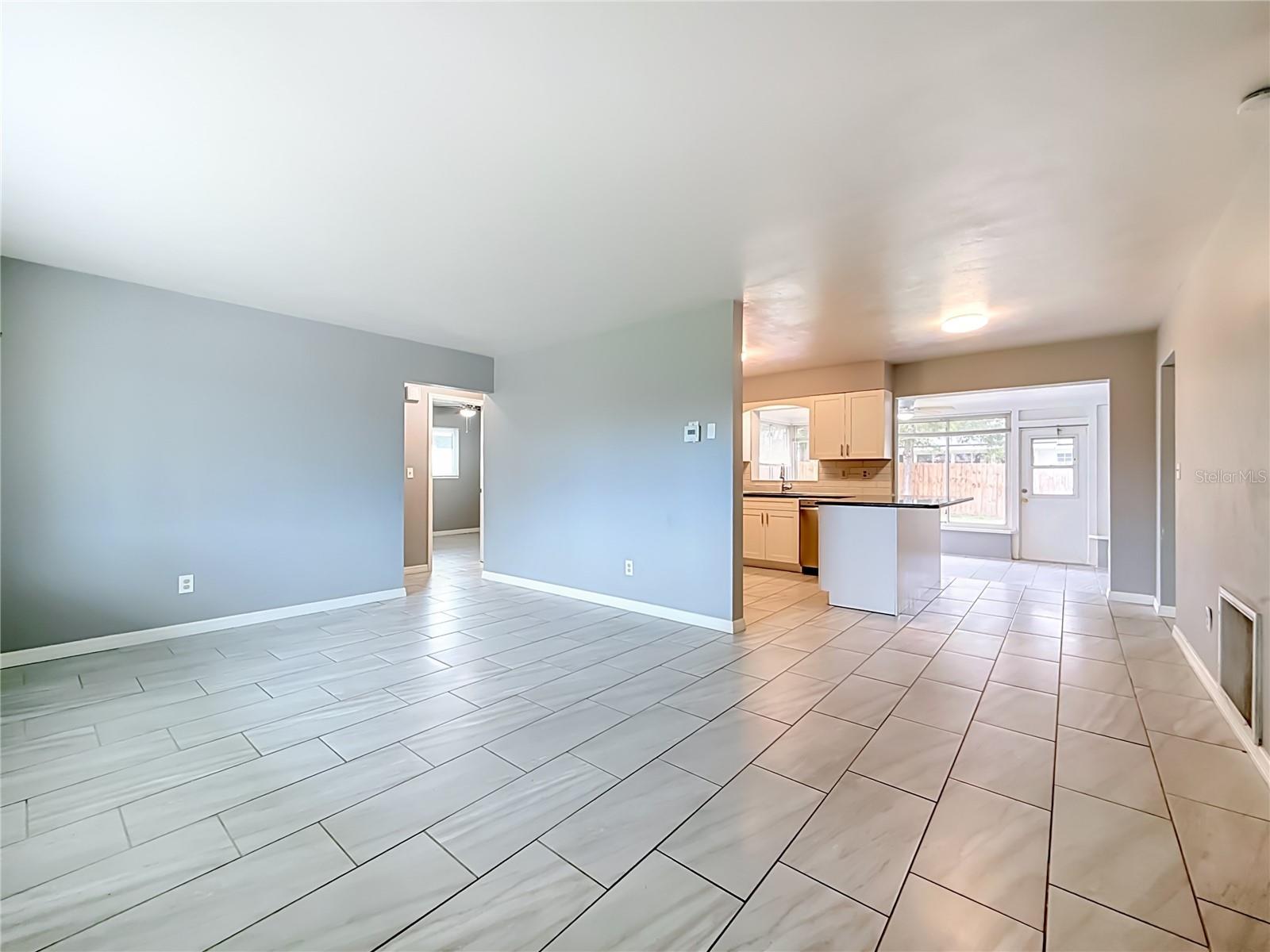 890 7th, Largo, FL 33770