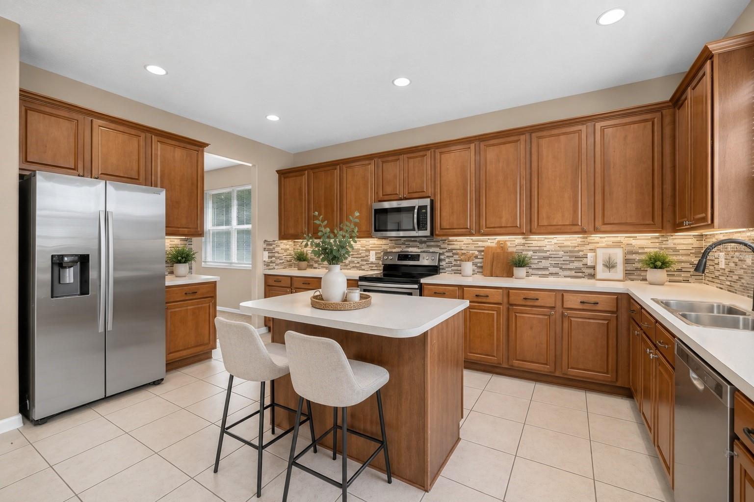 223 Largovista Dr., Oakland, FL 34787
