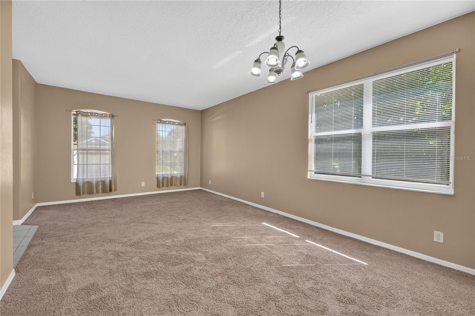 223 Largovista Dr., Oakland, FL 34787