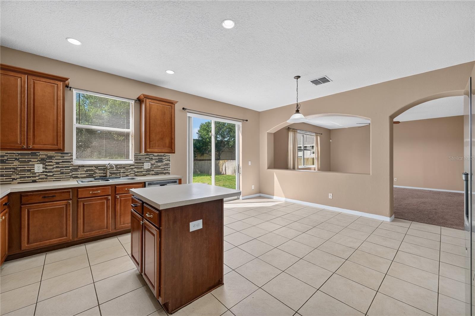 223 Largovista Dr., Oakland, FL 34787