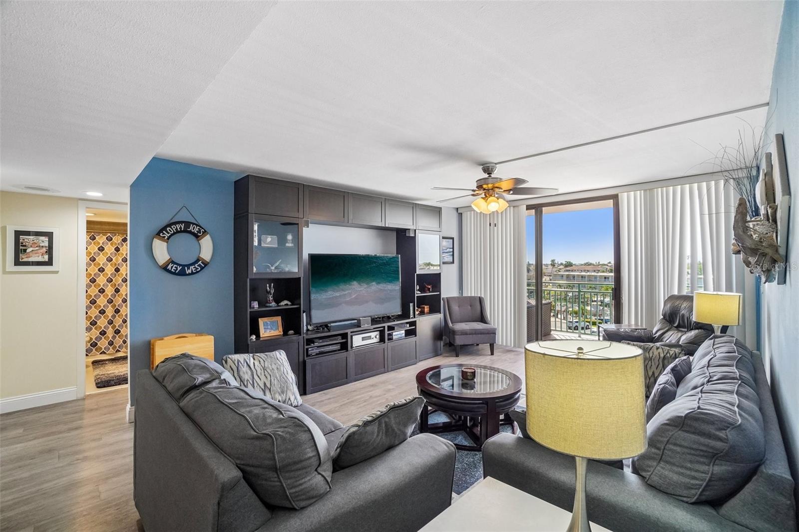1 Key Capri Unit 406w, St Petersburg, FL 33706