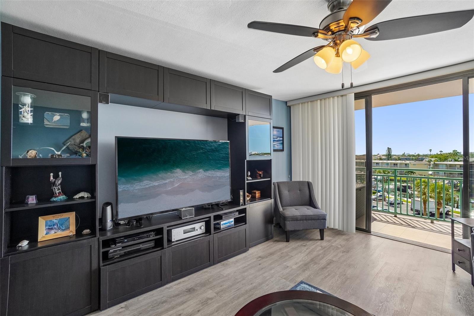 1 Key Capri Unit 406w, St Petersburg, FL 33706