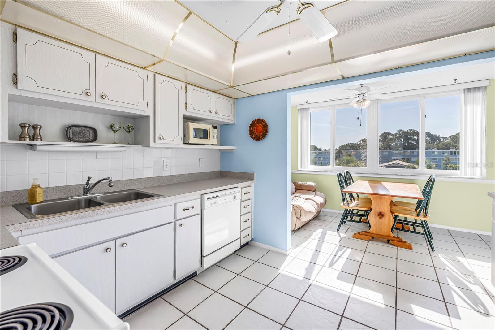 4715 Bay Unit 320, St Petersburg, FL 33703