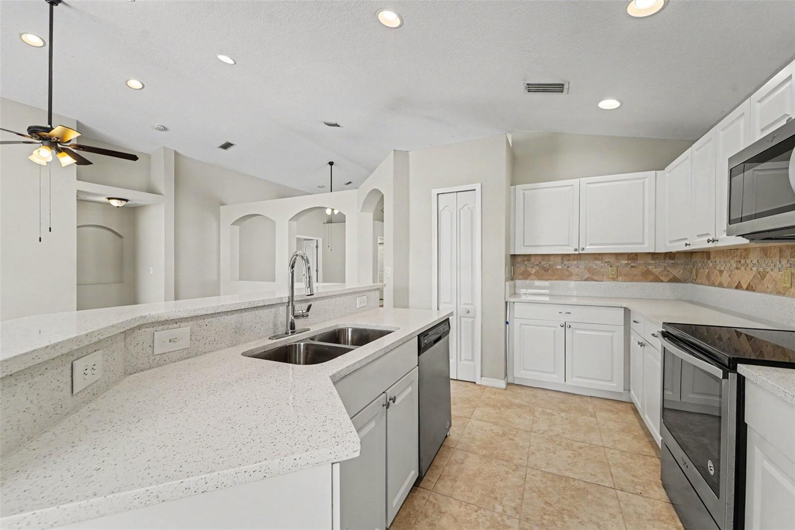 22901 Hawk Hill, Land O Lakes, FL 34639