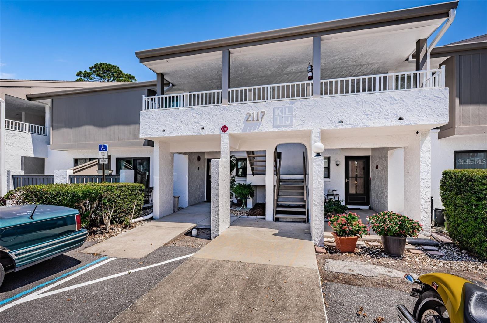 2117 Lakewood Club Unit 7k, St Petersburg, FL 33712