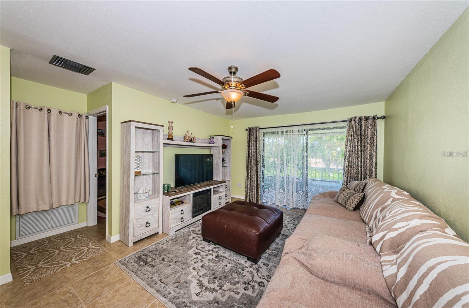 2117 Lakewood Club Unit 7k, St Petersburg, FL 33712