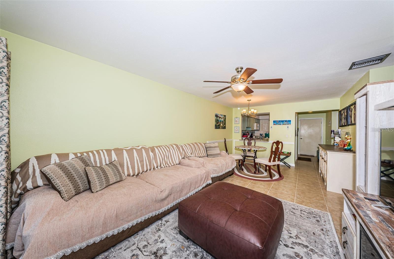 2117 Lakewood Club Unit 7k, St Petersburg, FL 33712