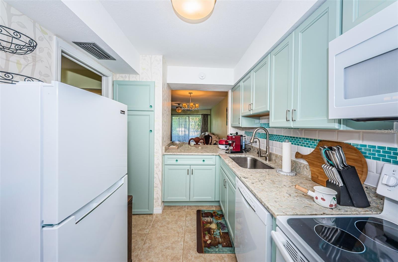 2117 Lakewood Club Unit 7k, St Petersburg, FL 33712