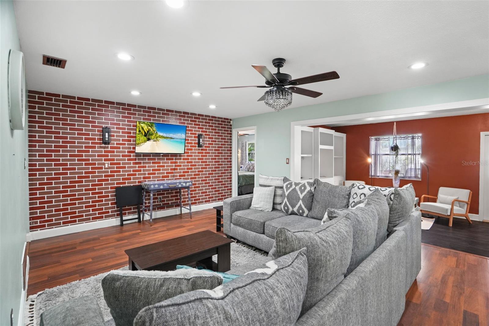 1564 Santa Monica, Dunedin, FL 34698