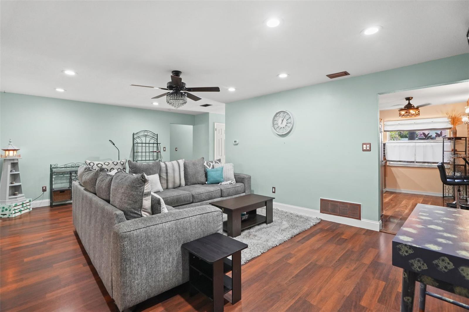 1564 Santa Monica, Dunedin, FL 34698