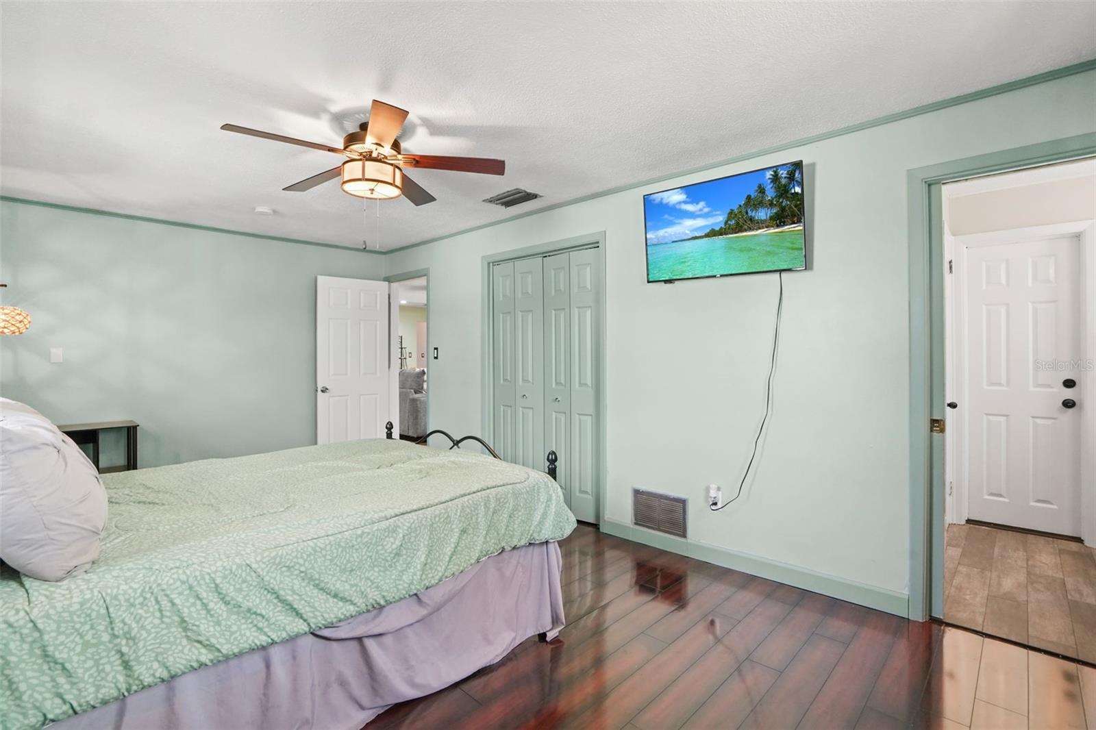 1564 Santa Monica, Dunedin, FL 34698