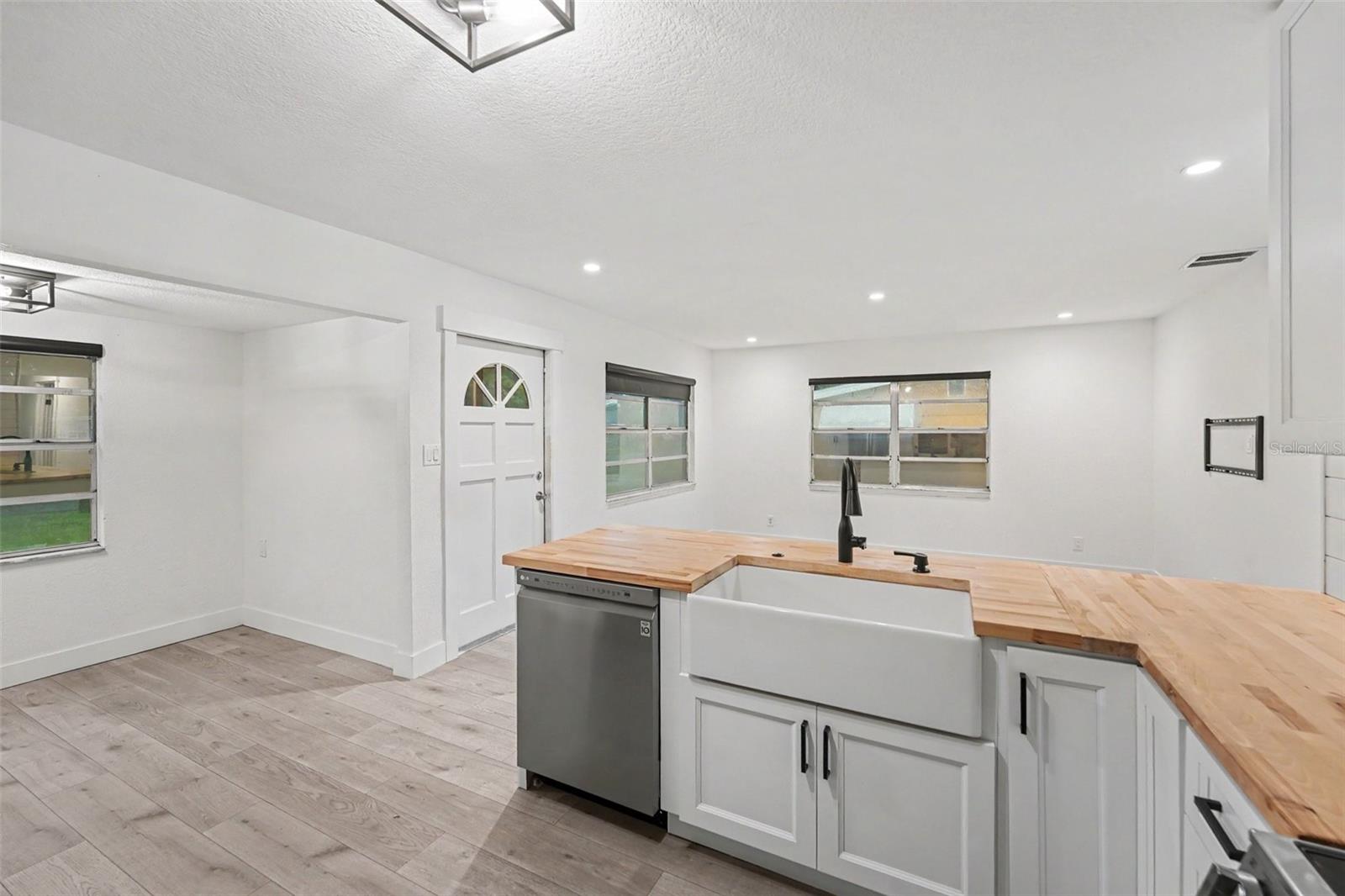 131 Emerald, Largo, FL 33771