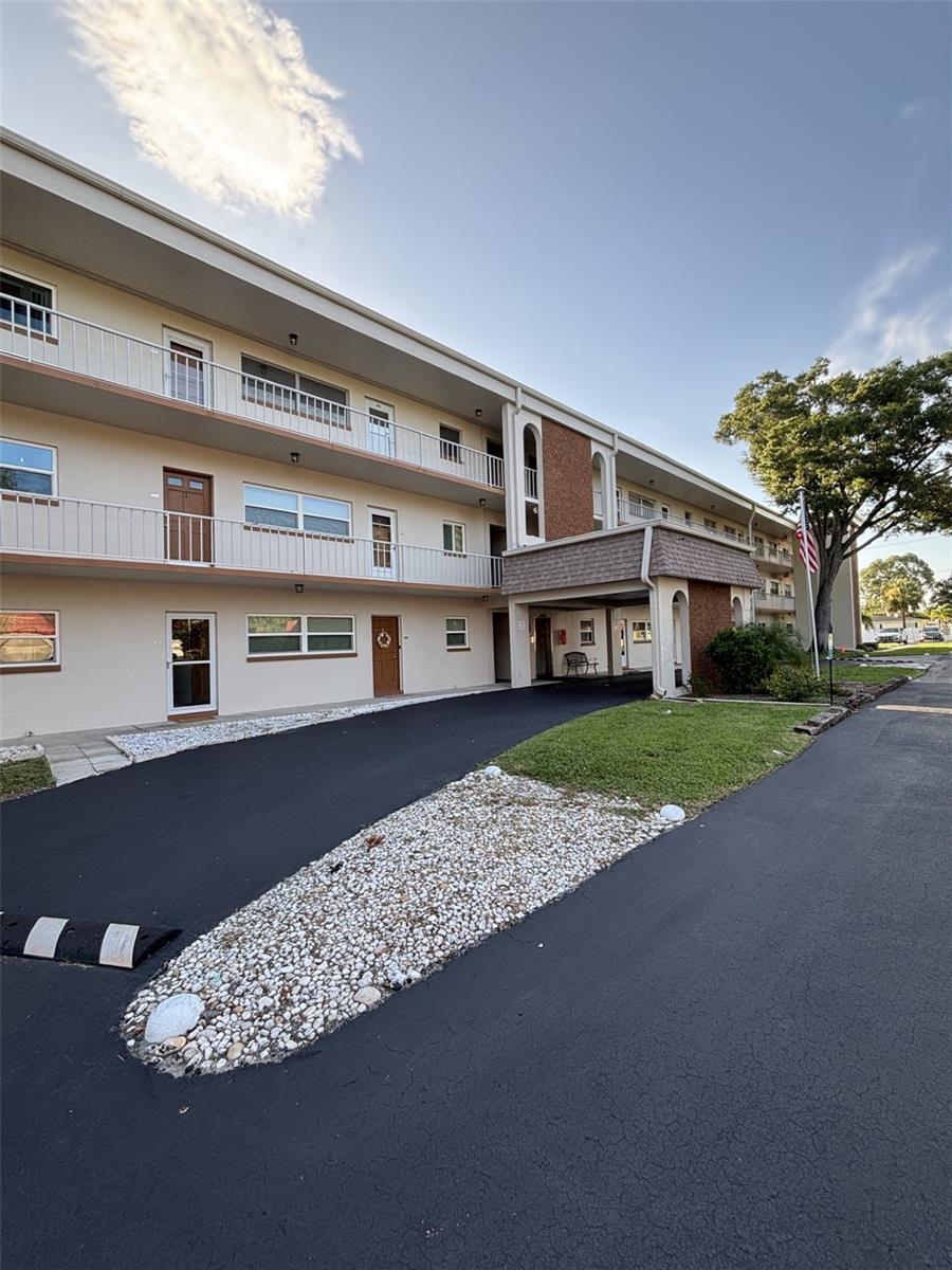 5880 38th Unit 206, St Petersburg, FL 33710