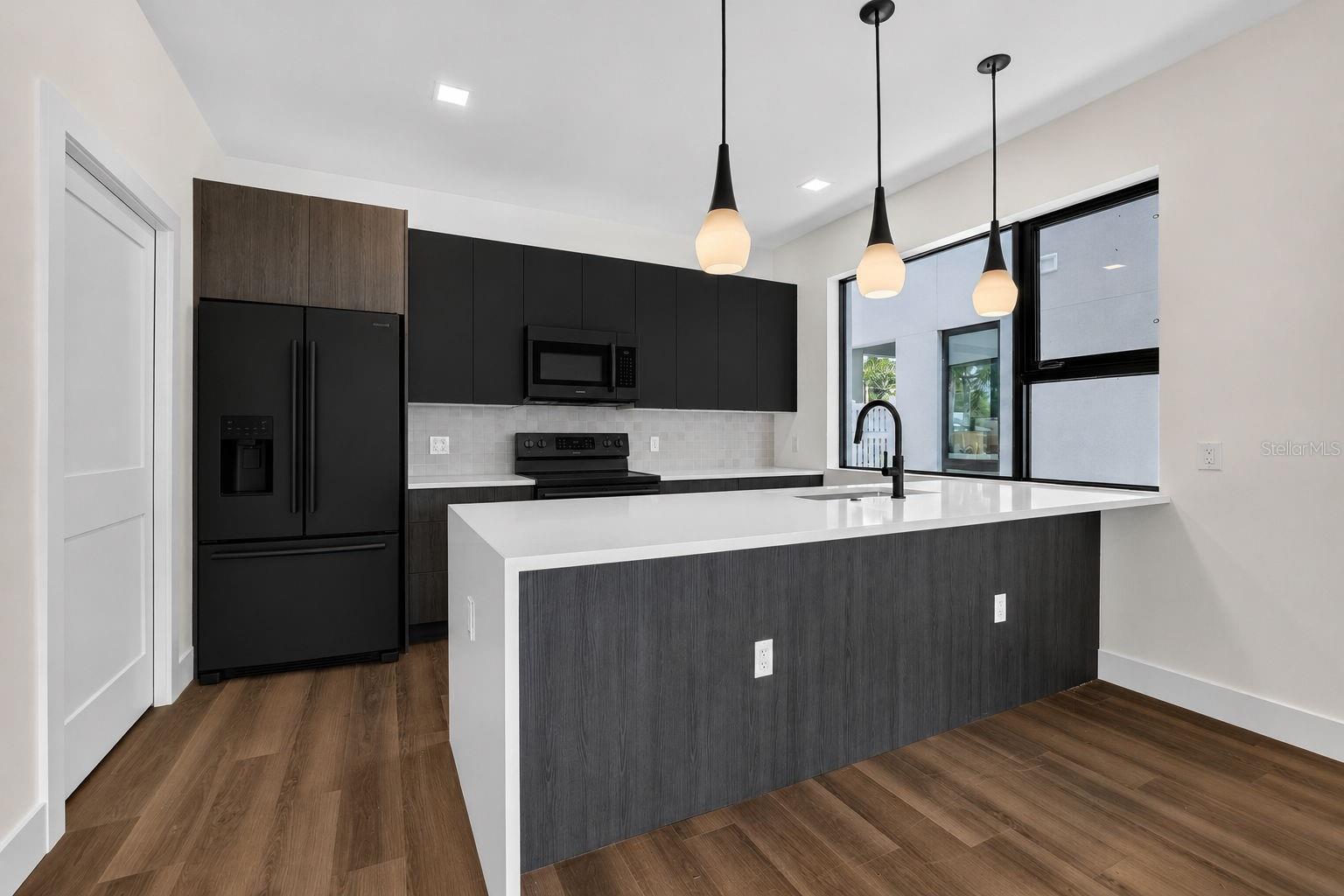 100 36th, St Petersburg, FL 33713
