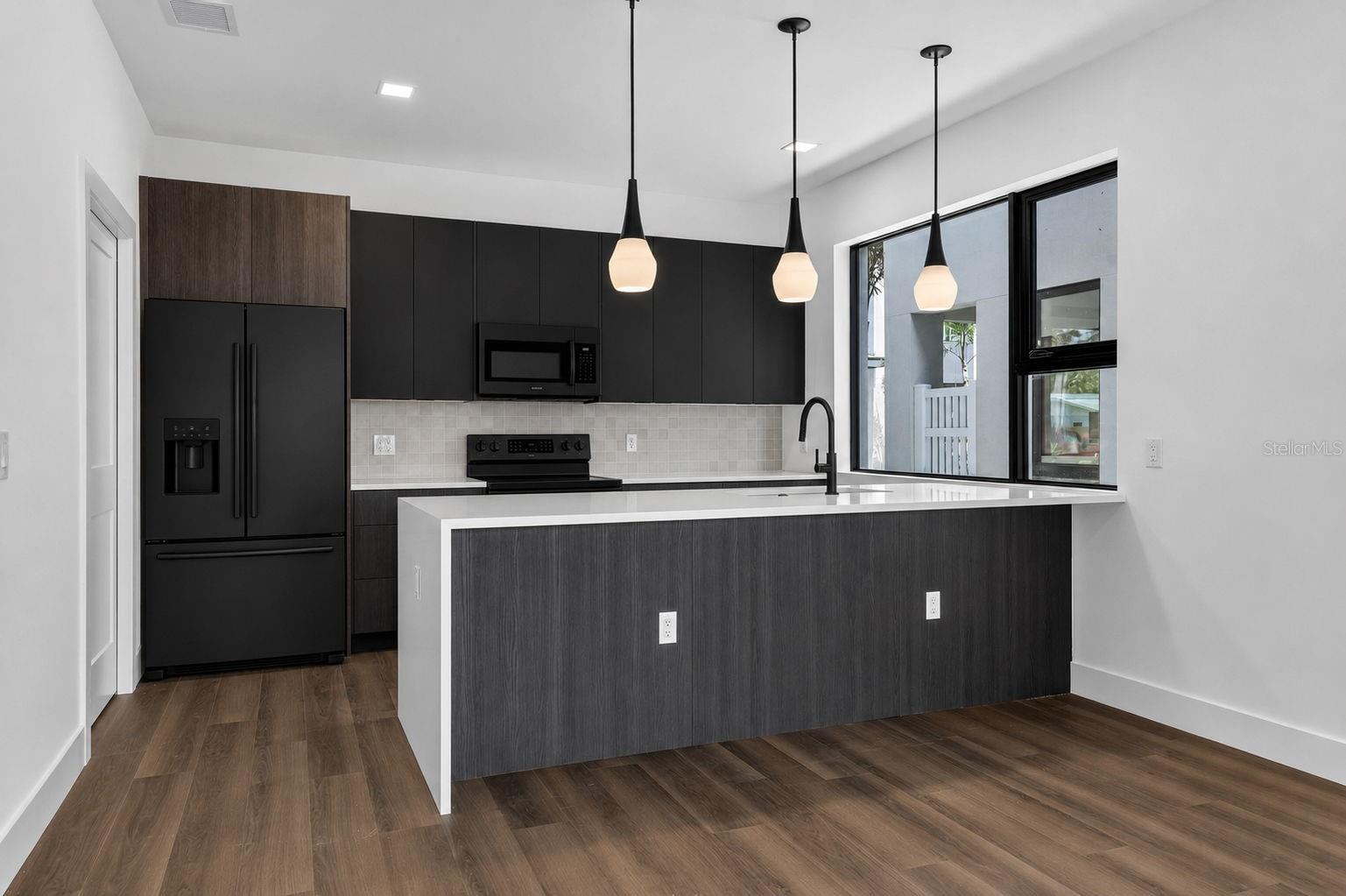 100 36th, St Petersburg, FL 33713