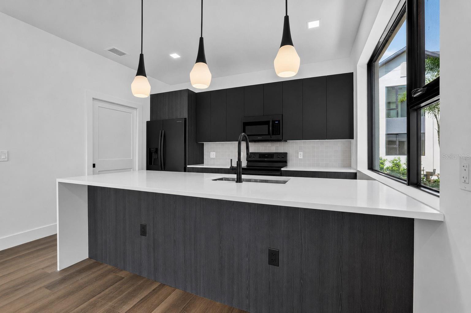 100 36th, St Petersburg, FL 33713