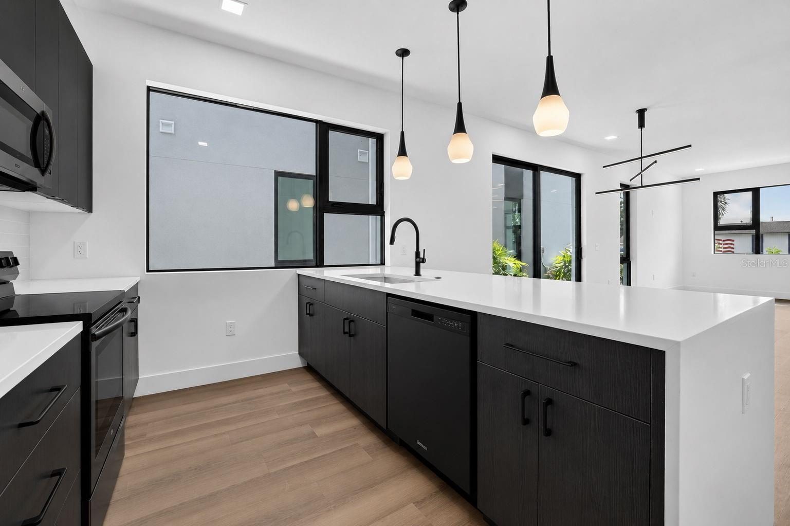 100 36th, St Petersburg, FL 33713