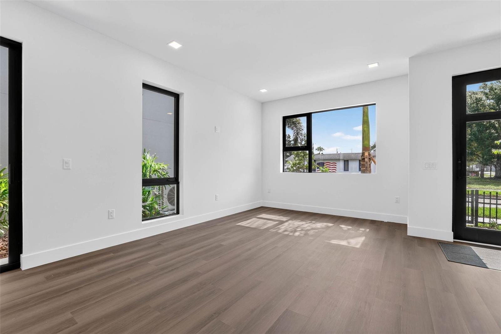 100 36th, St Petersburg, FL 33713