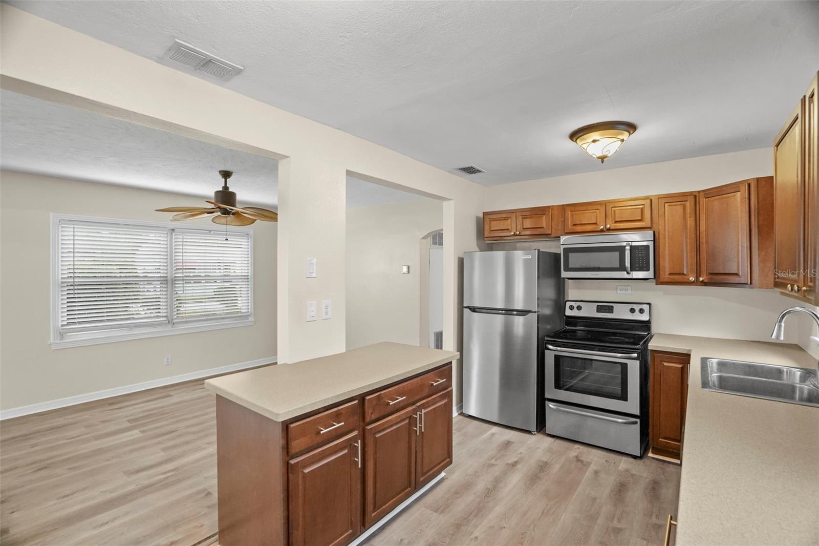 446 37th, St Petersburg, FL 33704