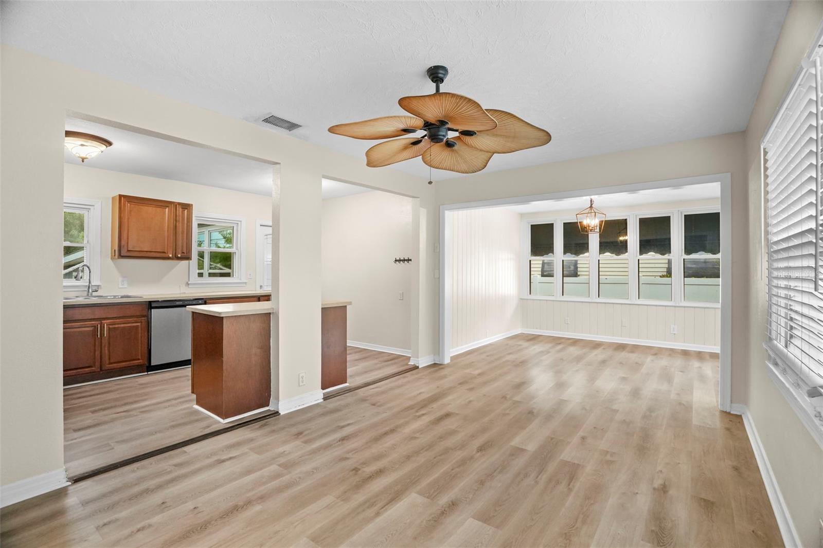 446 37th, St Petersburg, FL 33704