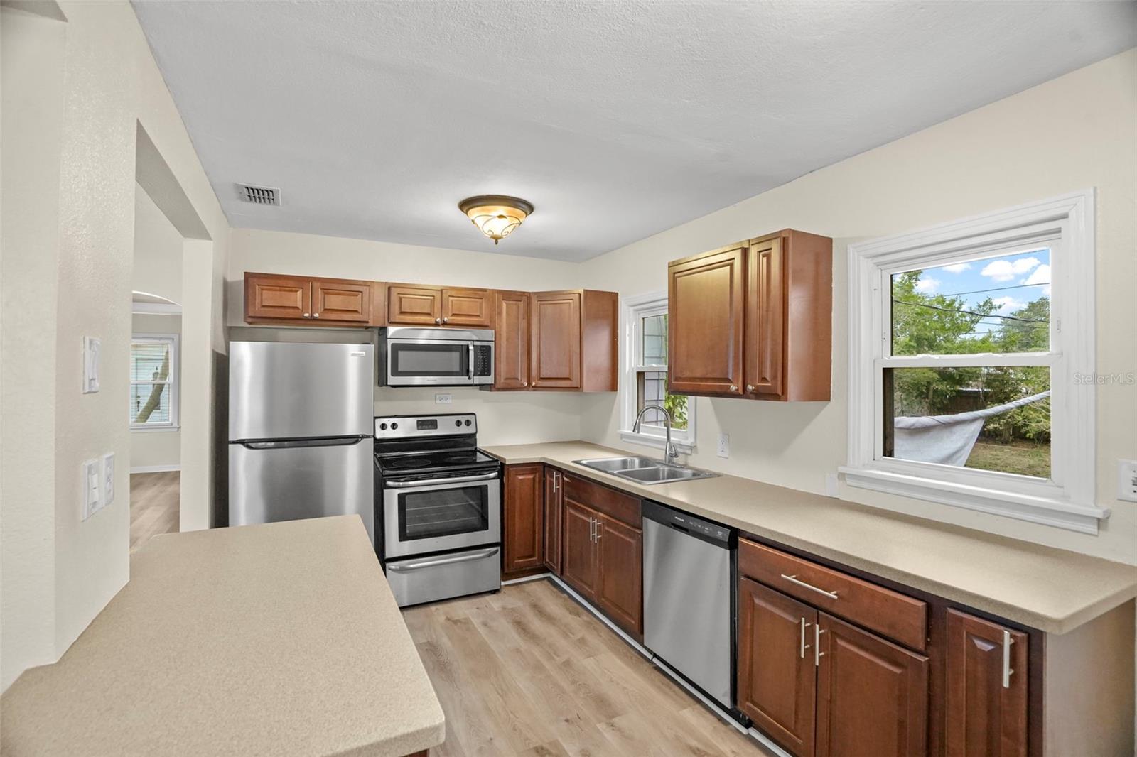 446 37th, St Petersburg, FL 33704