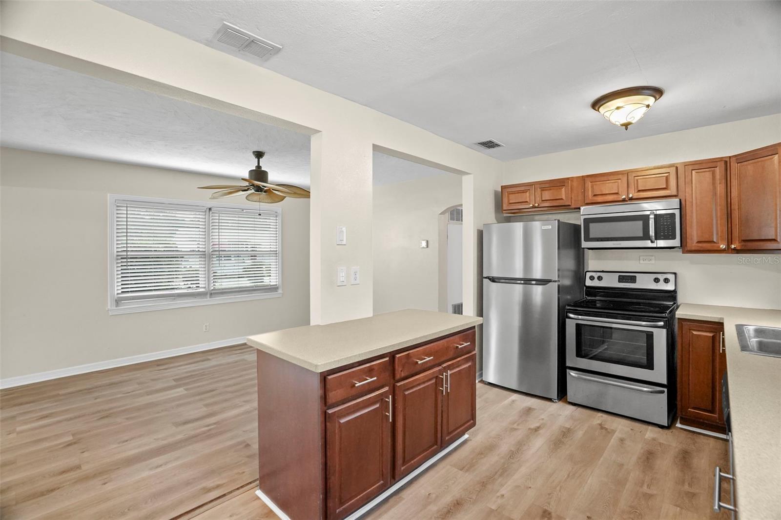 446 37th, St Petersburg, FL 33704