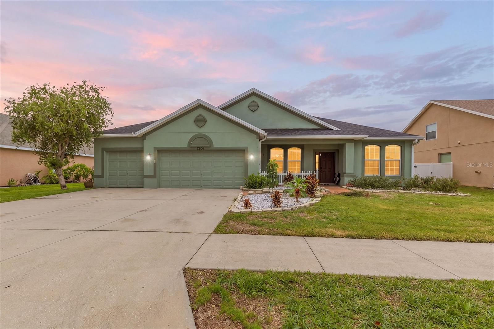 2206 Via Cortona, Plant City, FL 33566