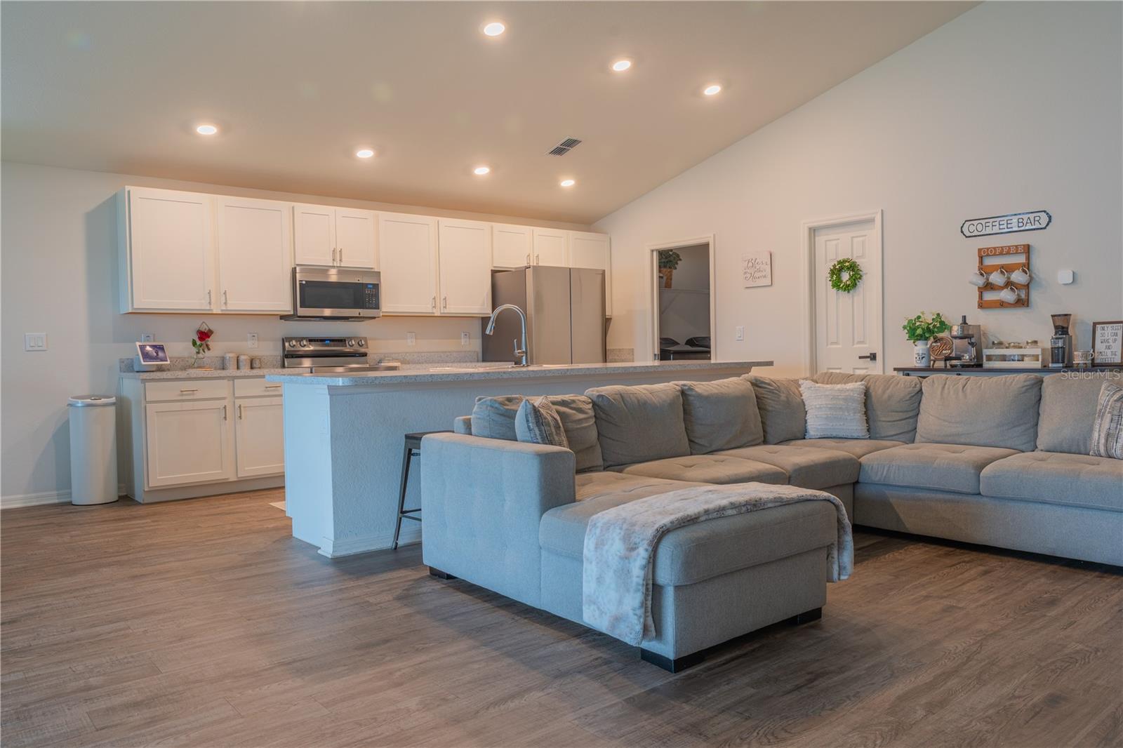 909 Montgomery, Polk City, FL 33868