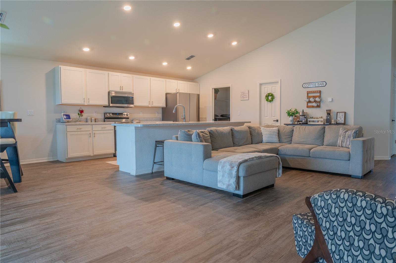 909 Montgomery, Polk City, FL 33868