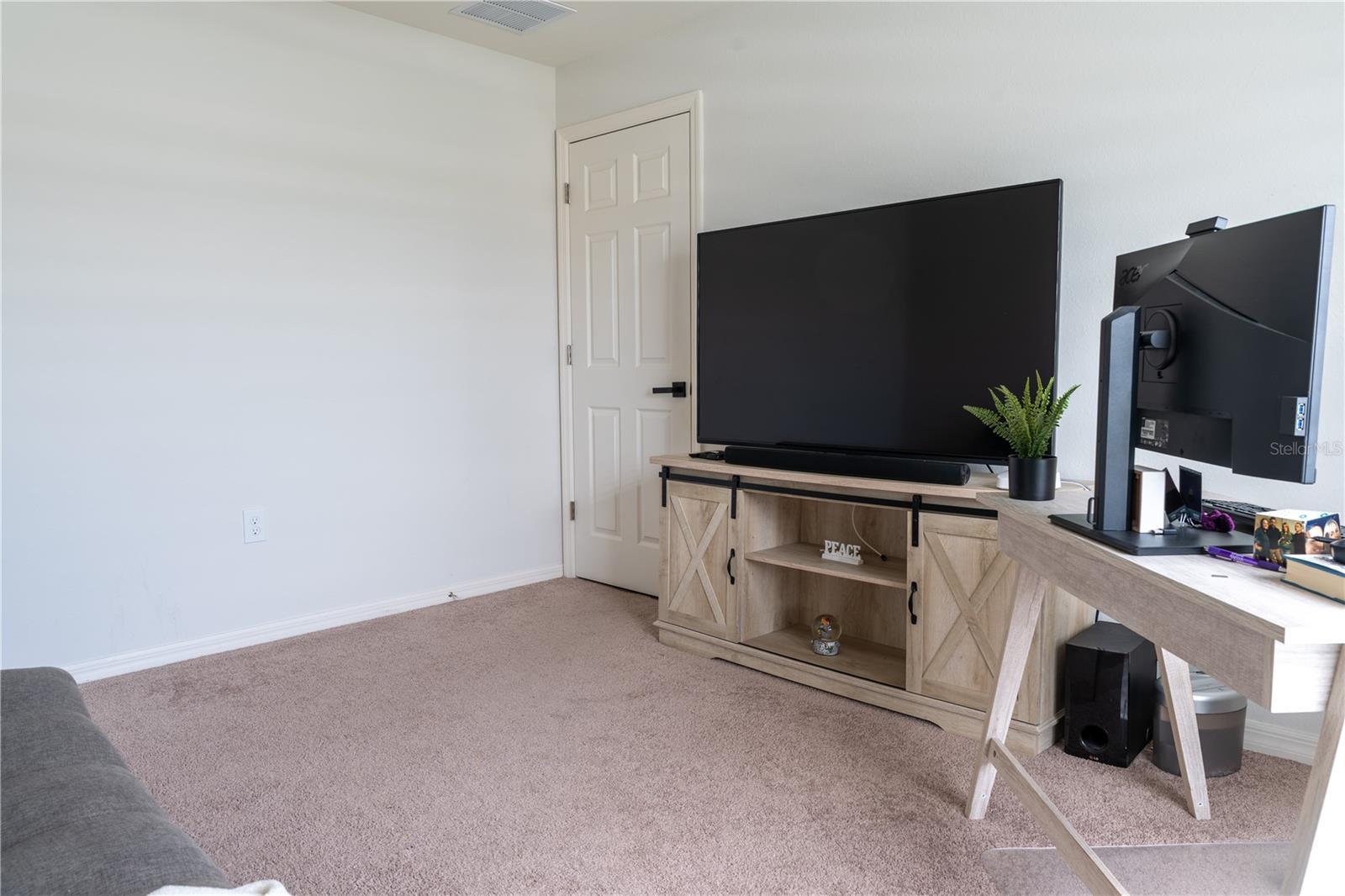 909 Montgomery, Polk City, FL 33868