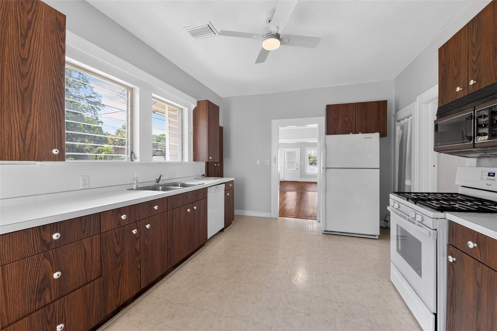 2233 11th, Bradenton, FL 34205