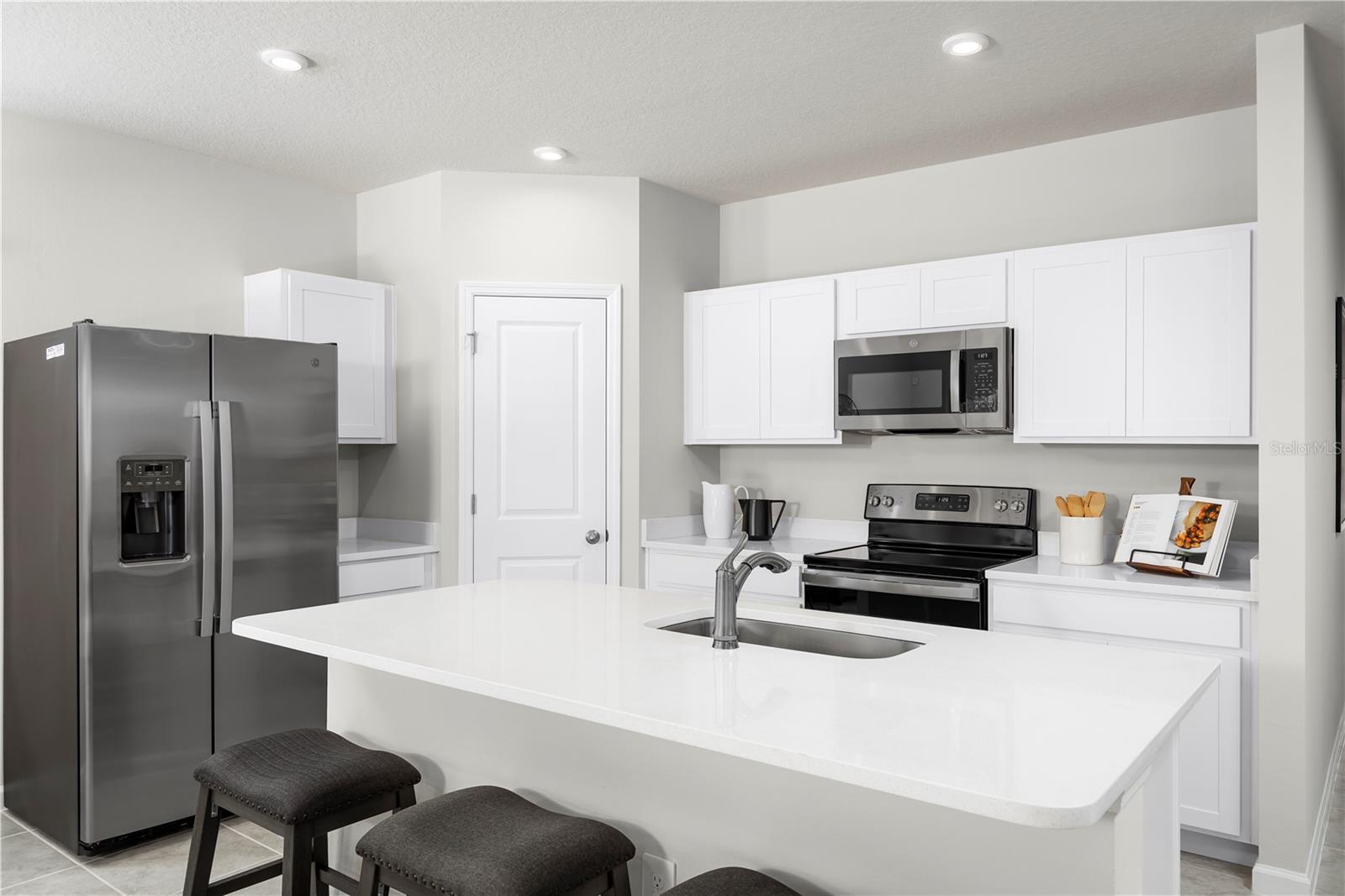 17108 6th, Bradenton, FL 34212