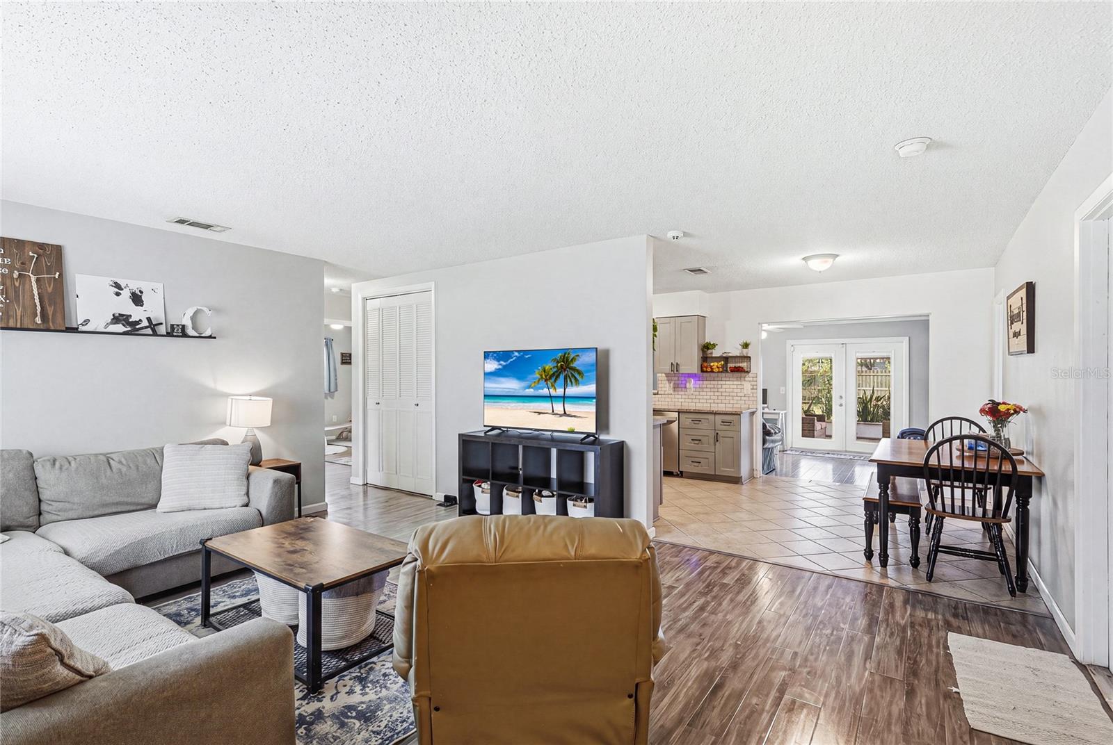 6412 2nd, Bradenton, FL 34209