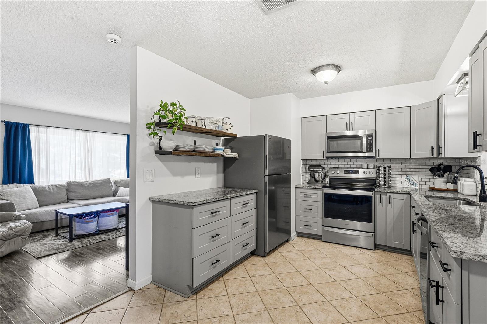 6412 2nd, Bradenton, FL 34209