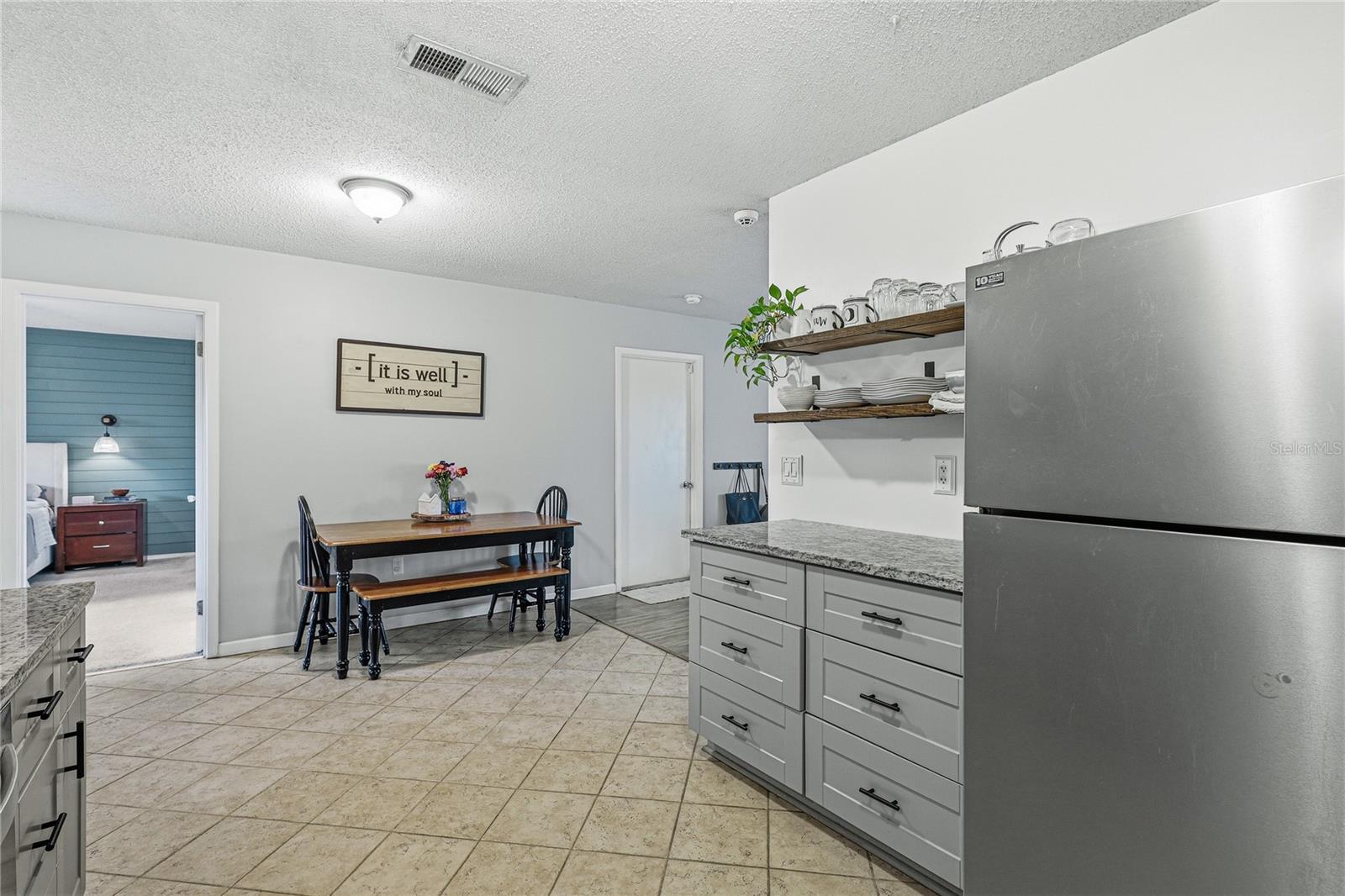 6412 2nd, Bradenton, FL 34209