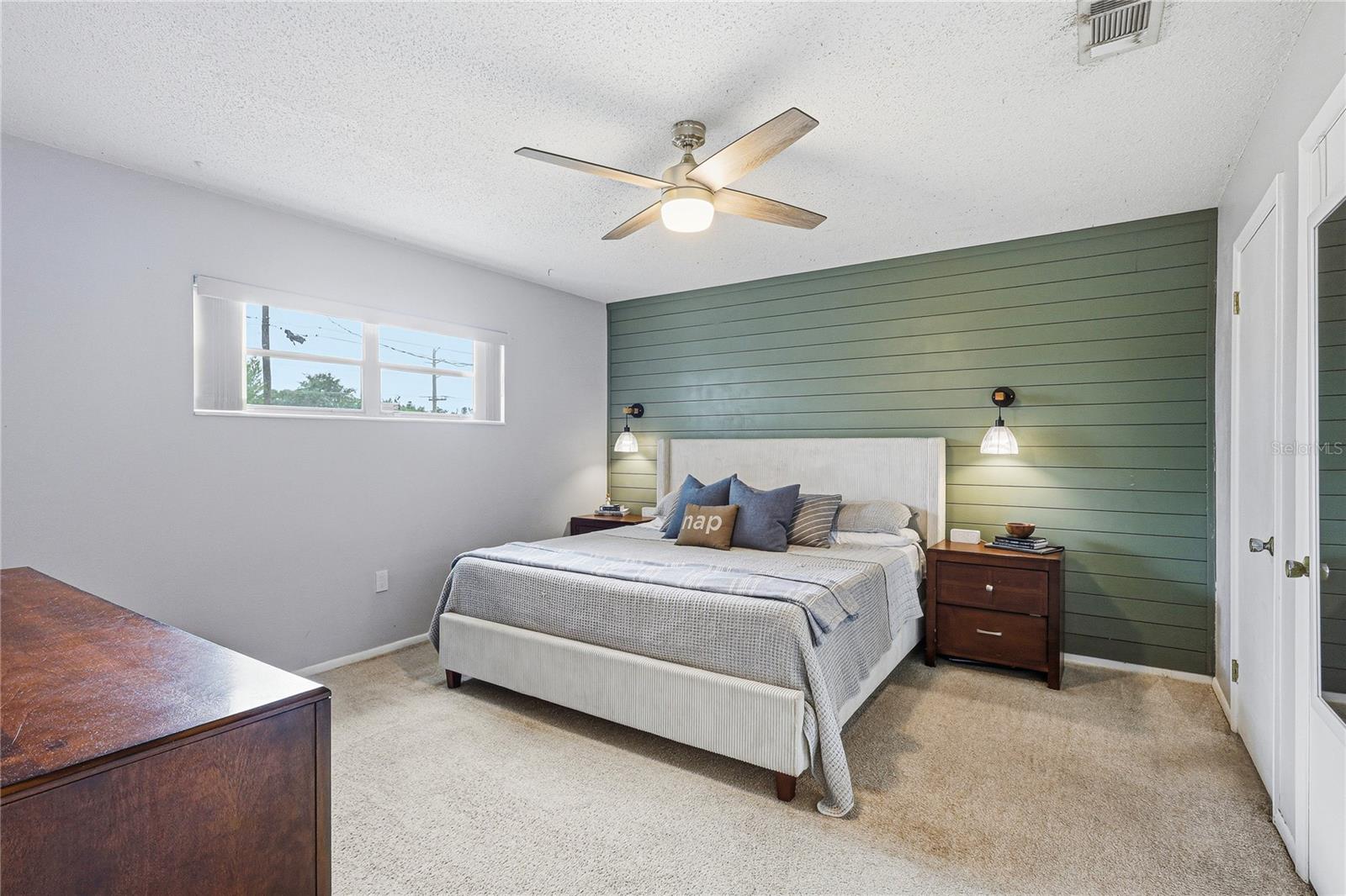 6412 2nd, Bradenton, FL 34209