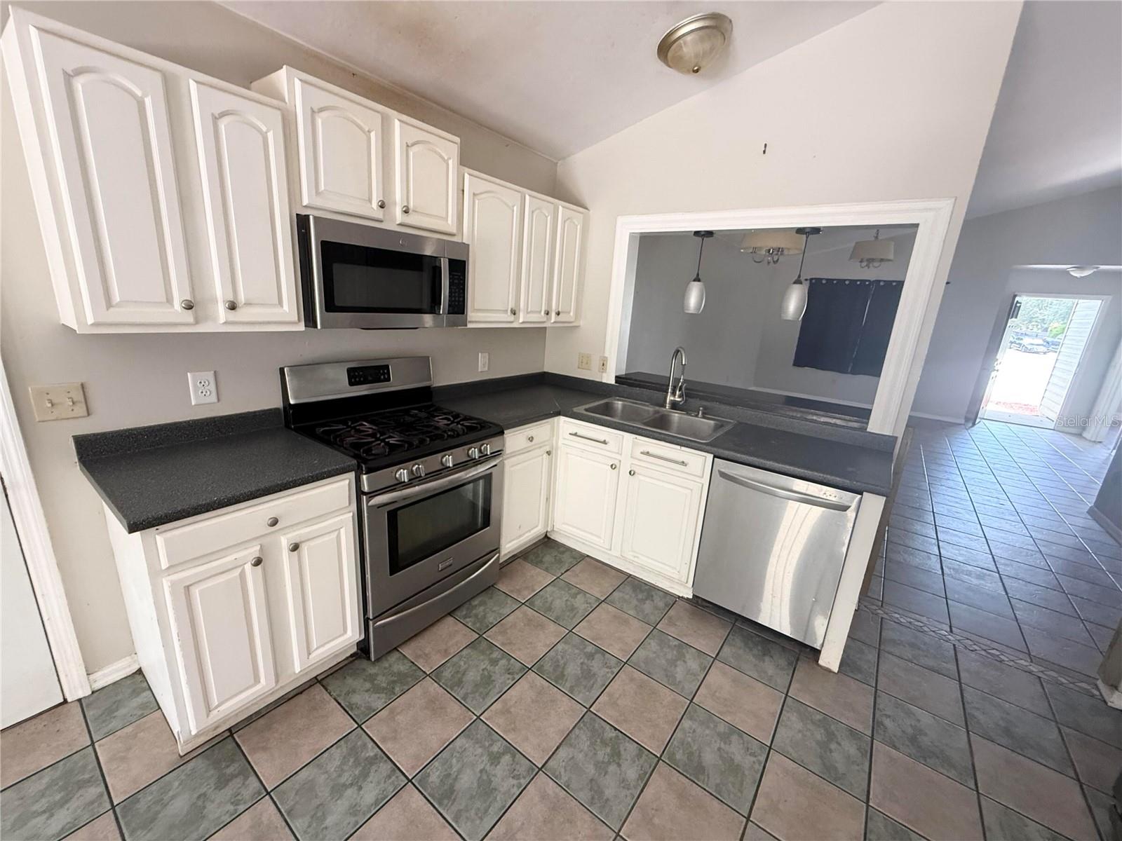 2232 13th, Gainesville, FL 32641