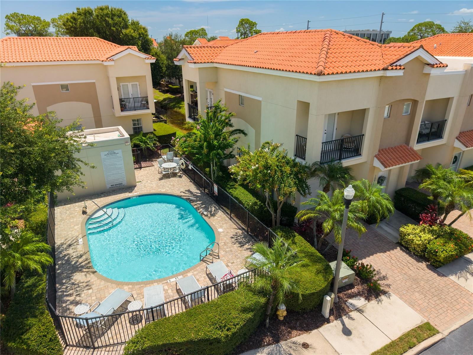 10015 6th, St Petersburg, FL 33702