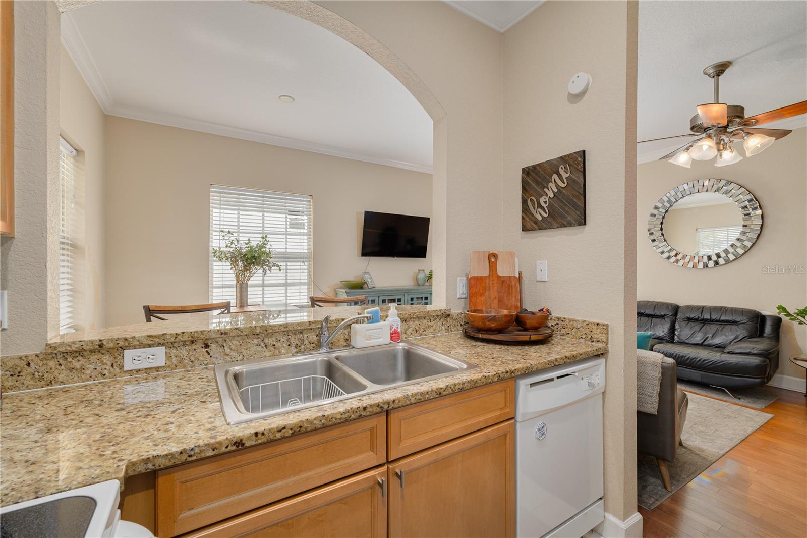 10015 6th, St Petersburg, FL 33702