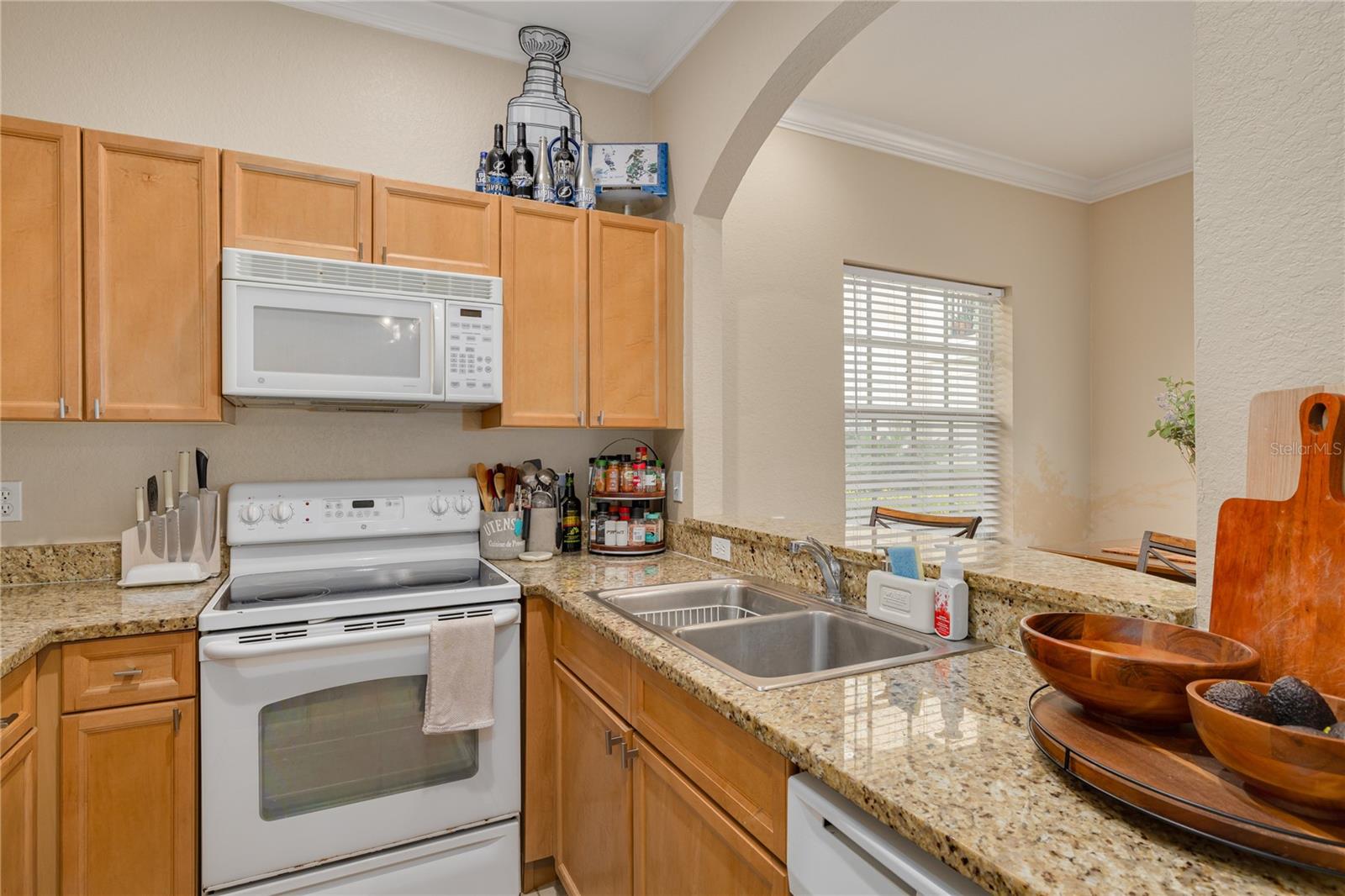 10015 6th, St Petersburg, FL 33702