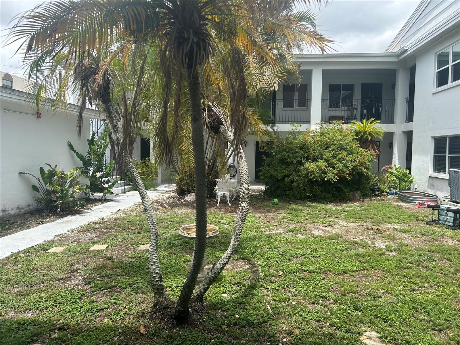 300 35th Unit F8, St Petersburg, FL 33704