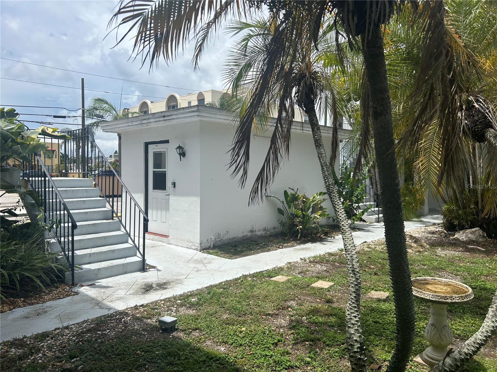 300 35th Unit F8, St Petersburg, FL 33704