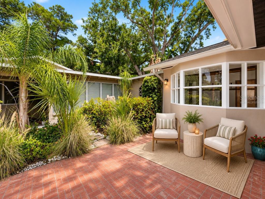 8161 22nd, St Petersburg, FL 33710