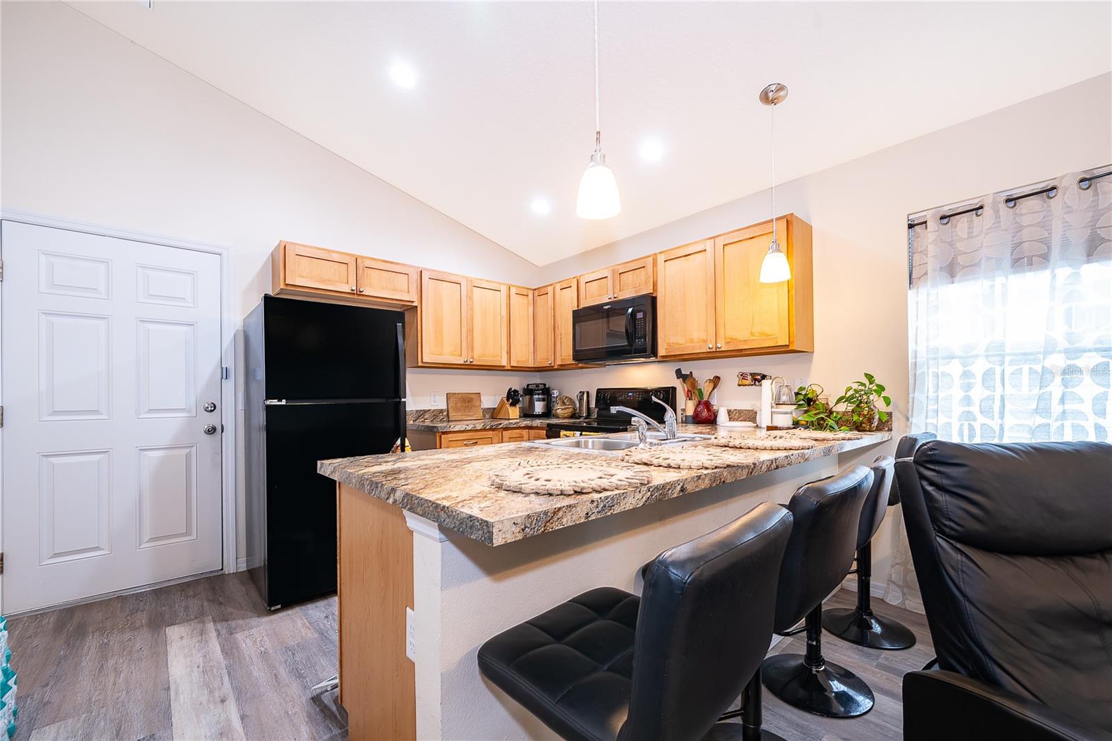 1360 Cottage Circle, Tavares, FL 32778