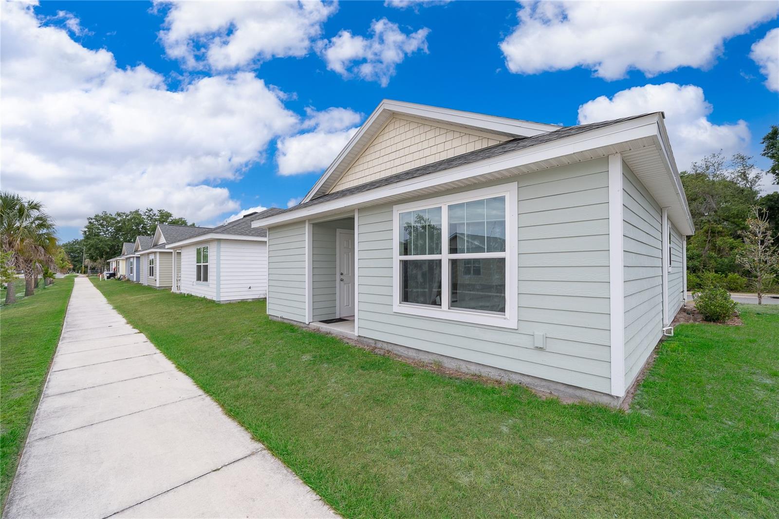 1360 Cottage Circle, Tavares, FL 32778